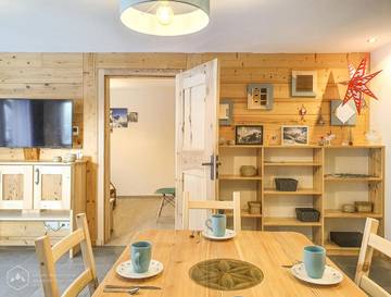 Gîte pour 2 personnes, avec jardin et vue à Sollières-Sardières