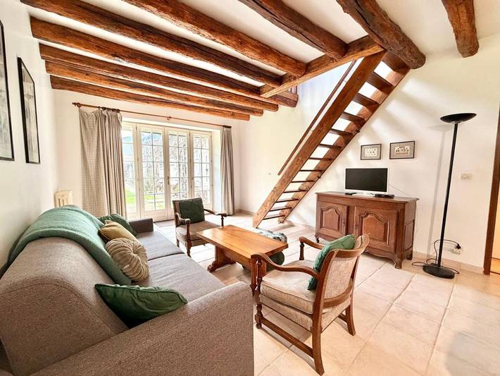 Location de vacances pour 4 personnes, avec Terrasse ainsi que Jardin et Vue à Gastins - 4