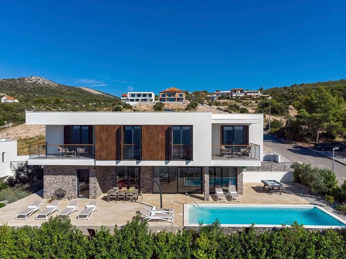 Ferienhaus für 8 Personen, mit Sauna und Garten in Primosten