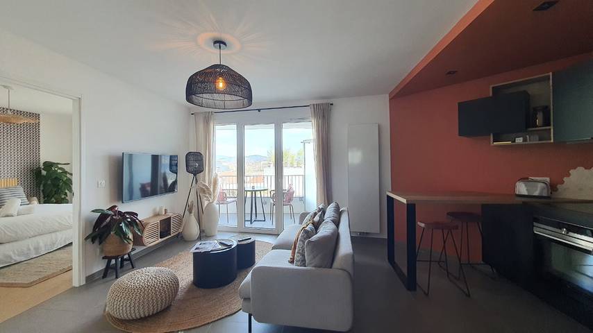 Location de vacances pour 2 personnes, avec jardin ainsi que balcon et vue sur le lac à Annecy