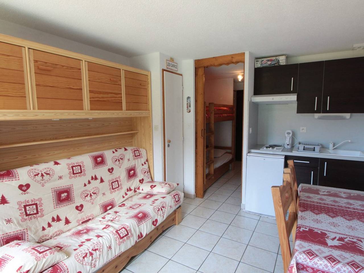 Gehele studio, Studio Central pour 4 Pers. à Proximité des Pistes et des Commerces, avec Terrasse in Les Carroz, Arâches-la-Frasse
