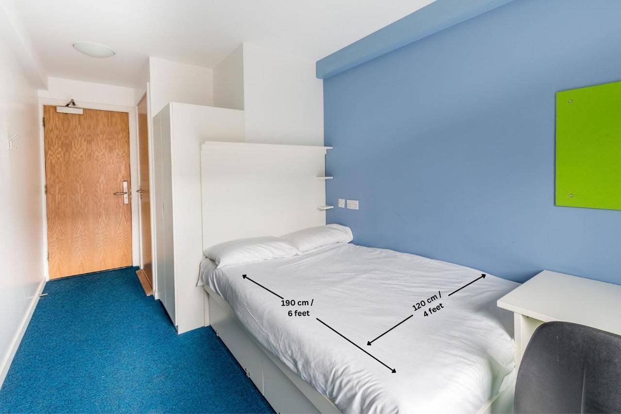 Entire holiday apartment, Double Room with Private Bathroom in Leith, Edinburgh