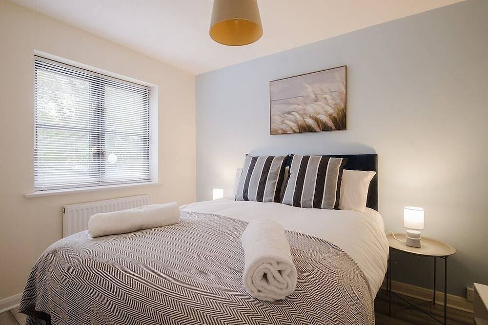 Modern and Stylish Home away from Home in Milton Keynes, Südostengland