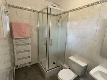 Maison De Vacances pour 5 Personnes dans Chambon-sur-Voueize, Région d'Aubussargues, Photo 4