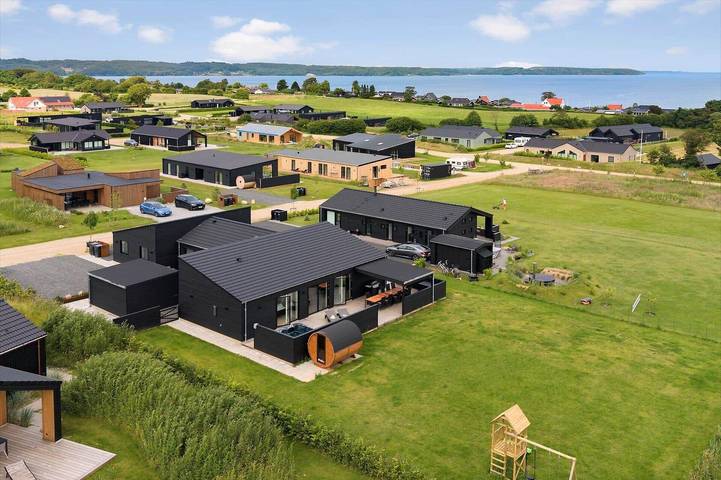Ferienhaus für 10 Personen, mit Sauna und Terrasse sowie Whirlpool in Mørkholt