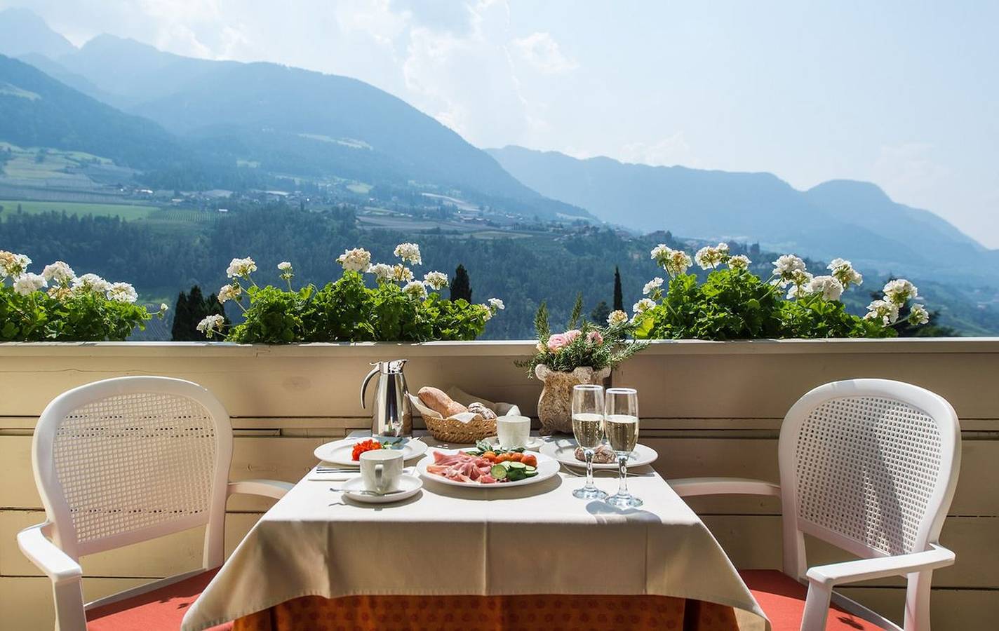 Ganze Wohnung, Ferienwohnung "Mignon 3" mit Bergblick, gemeinsamem beheizten Innenpool und Wlan in Riffian, Passeiertal