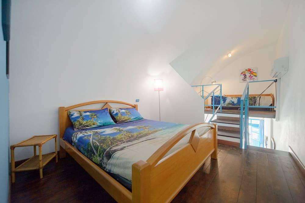 Loft Open Space in Corricella in Naples Province