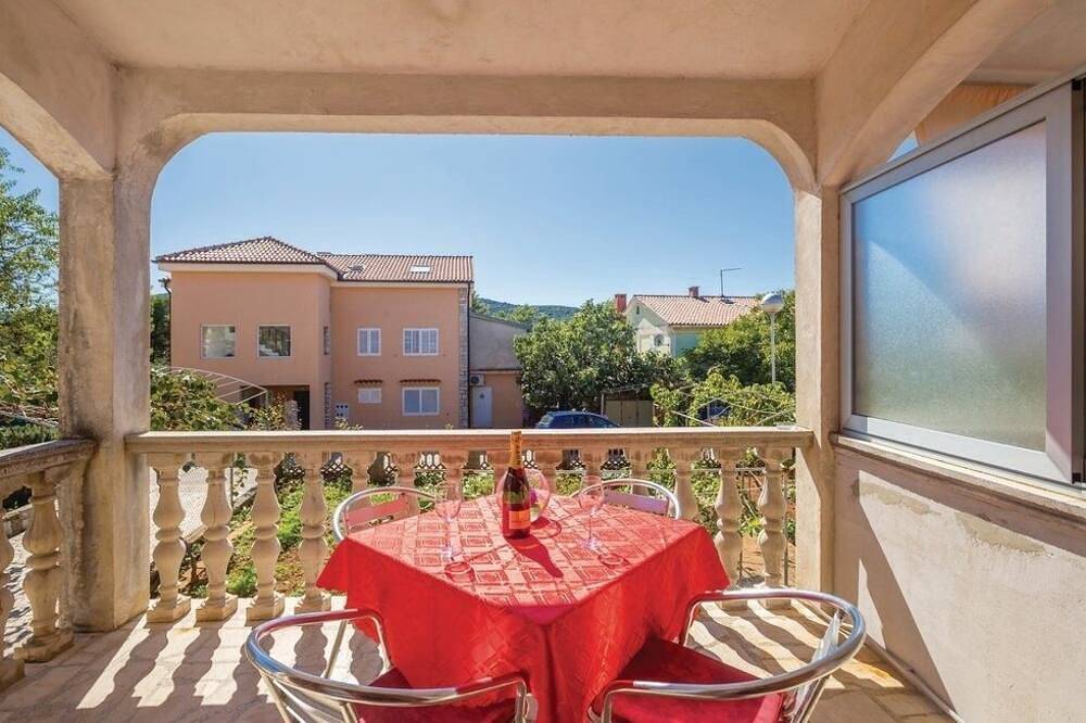 Ganze Wohnung, 2-Zimmer-Ferienwohnung mit Terrasse Cres in Cres Stadt, Cres
