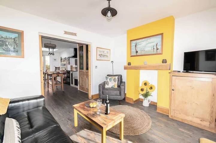 Period 2Br Stunning Bright &Cosy Cottage w/ Garden in Fareham, Hampshire