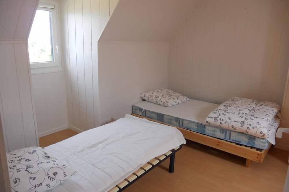 Particuliers loue Maison individuelle à 400m de la mer Maison avec jardin in Guimaëc, Ceinture Dorée