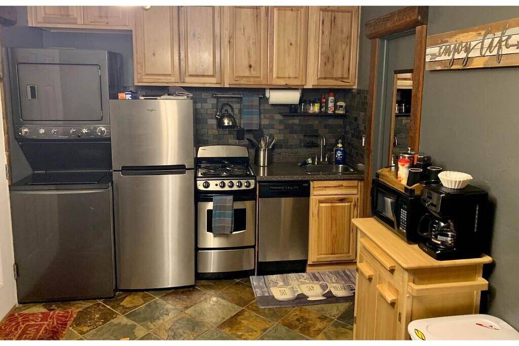 Ganze Wohnung, Studio getaway steps away from Big Sky Resort in Big Sky Mountain Village, Big Sky