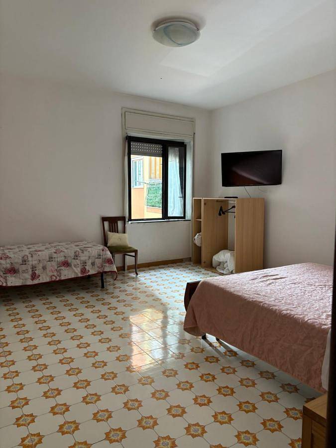 Double Room with Shared Bathroom in Battipaglia, Provincia di Salerno