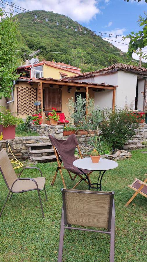 Gîte pour 3 personnes, avec Balcon et Terrasse ainsi que Jardin et Vue dans (Nea) Vrasna