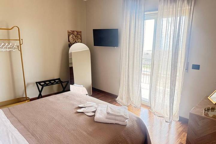 Appartement entier, Appartement Élégant Avec Vues Imprenables Sur Le Détroit De Messine in Gazzi (Messina), Messina