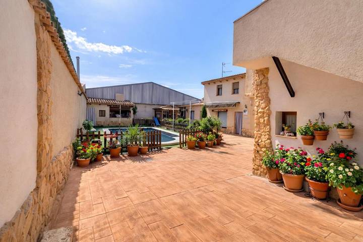 Casa rural para 9 personas, con vistas además de jardín y piscina, Familias con niños - 1