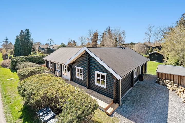 Location de vacances pour 6 personnes, avec terrasse ainsi que jardin et sauna dans Borre