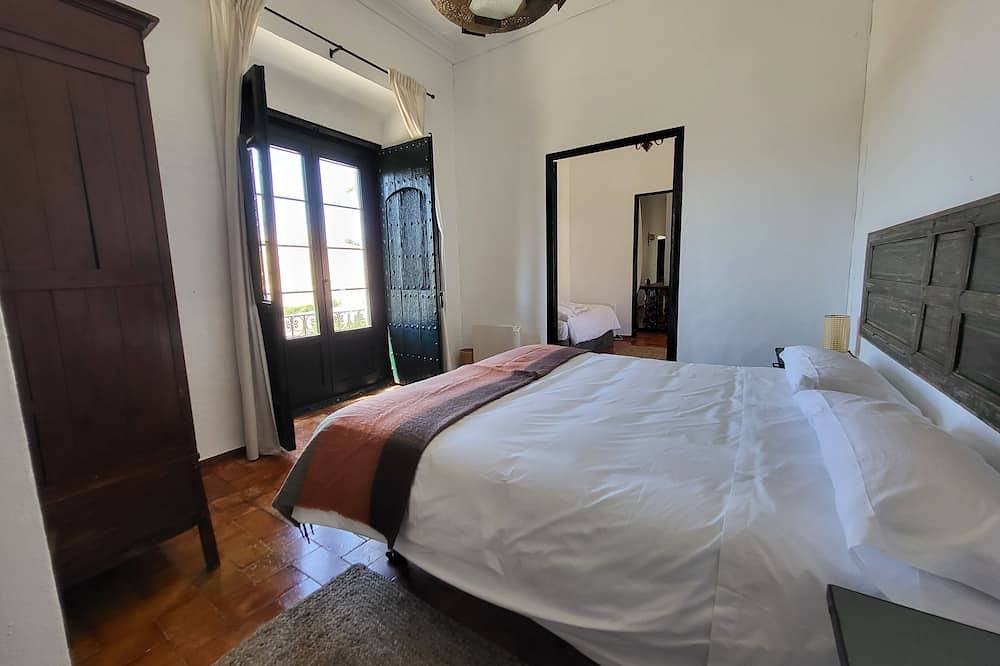 Hacienda de Olivar built in 1802, ideal to disconnect. in Montellano, Sevilla Province