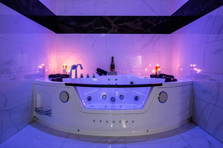 Hôtel pour 2 personnes, avec jacuzzi à Mulhouse - 2