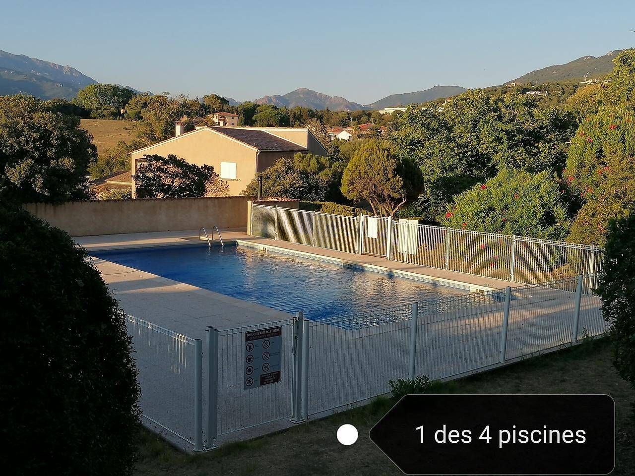 Apartamento entero, Apartamento de vacaciones T2 con vistas al mar, piscina compartida y terraza privada in Propriano, Distrito de Sartène