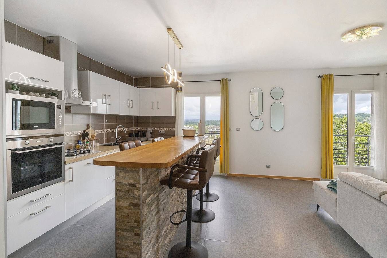 Apartamento entero, Apartamento 'Bel Appartement Perrière' con balcón, Wi-Fi y aire acondicionado in Brive-la-Gaillarde, Brive-la-Gaillarde region