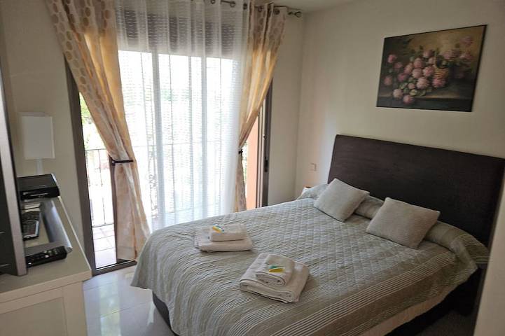 Appartement entier, Estepona Superbe Location De Vacances Vue Mer à 900 m de la plage  El Pirata. in La Resina, Estepona