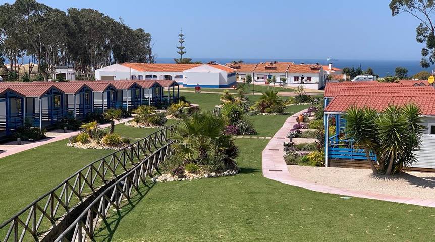 Gîte pour 5 personnes, avec bassin pour enfant et terrasse ainsi que piscine et jardin à Porto Covo - 2