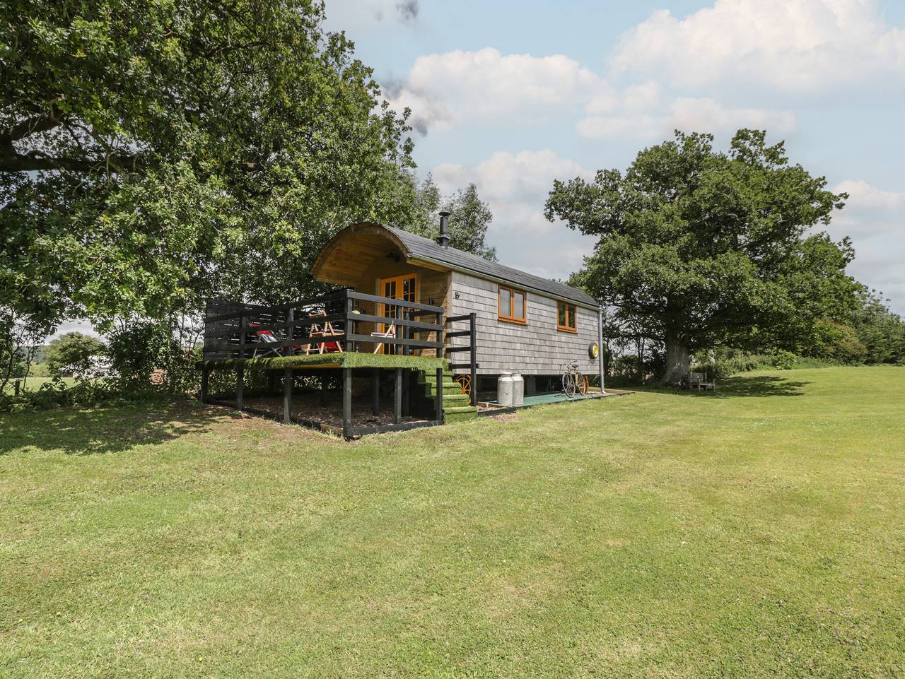 Under the Oak Tree Shepherd's Hut in North Somerset