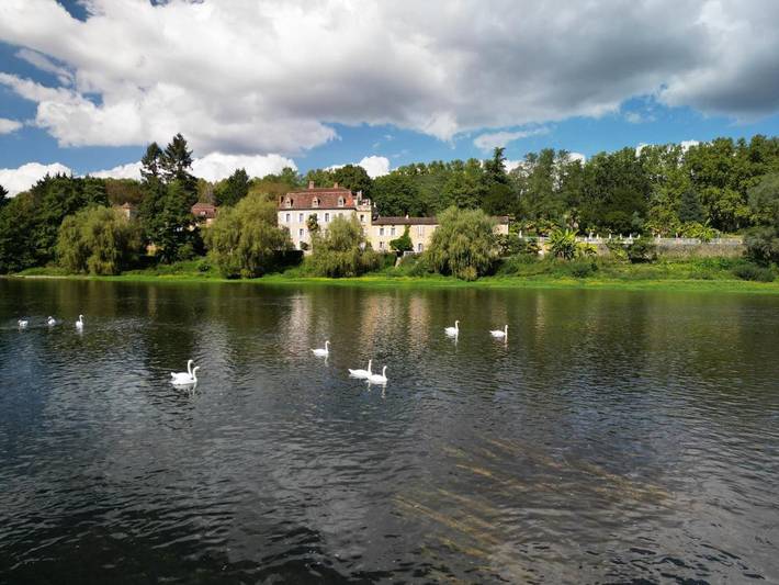 Location de vacances pour 4 personnes, avec jardin ainsi que vue et piscine à Lalinde - 4