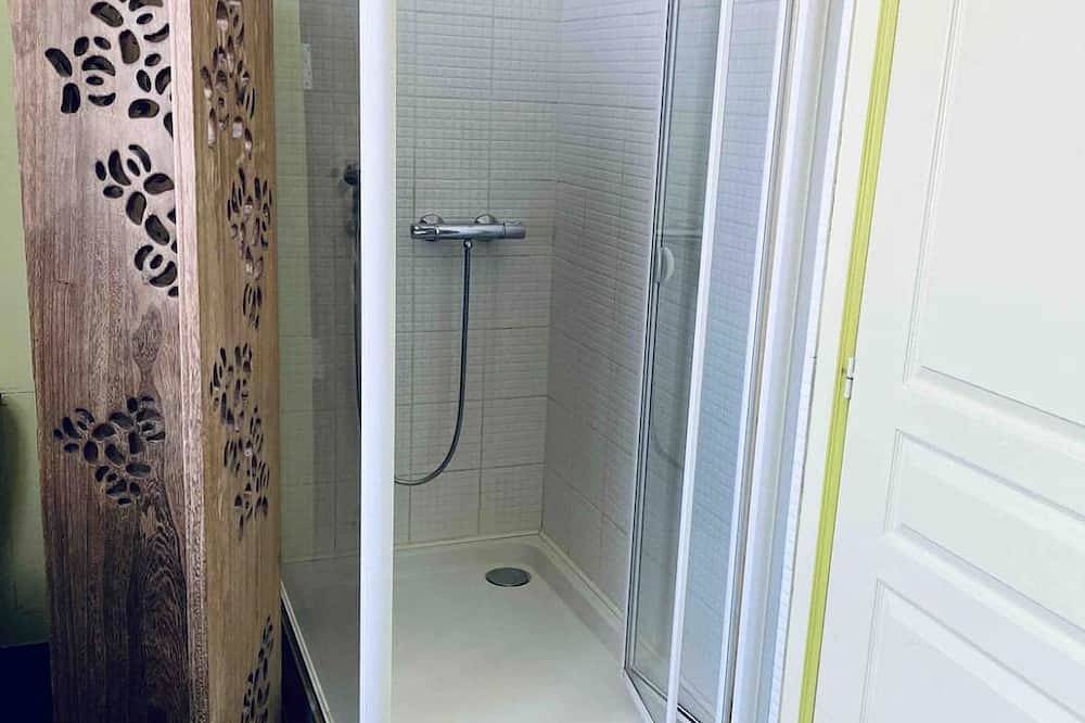 Guest house in Le Lys-Chantilly - Proche Paris Cdg, Disneyland et parc Astérix in Lamorlaye, Oise