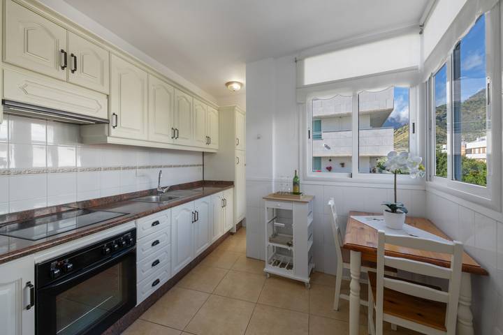 Apartamento entero, Apartamento 'Corazón De Aridane' con vistas a la montaña, balcón y Wi-Fi in Los Llanos, Los Llanos de Aridane