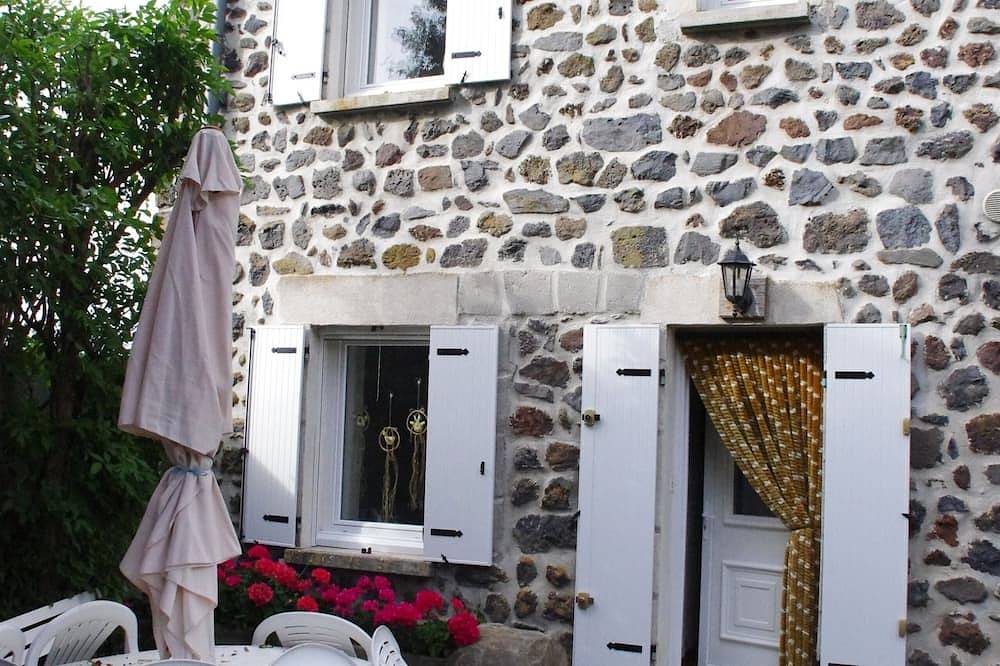 Appartement entier, Appartement au cœur d’une ferme rénovée, 2 chambres, 6 couchages, bien équipé in Landos, Haute-Loire