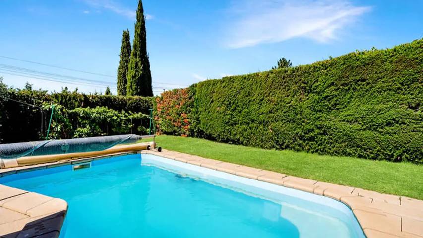 Gîte pour 7 personnes, avec Terrasse ainsi que Jardin et Piscine à Lourmarin - 3