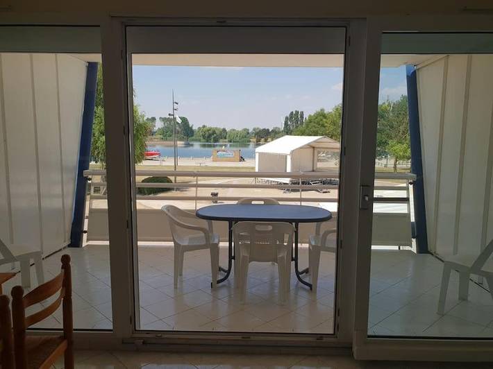 Gîte pour 4 personnes, avec vue ainsi que vue sur le lac et balcon dans Lac d'Amance - 2