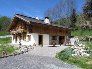 Chambre d’hôte pour 2 personnes, avec vue et terrasse ainsi que sauna et jardin à Les Gets