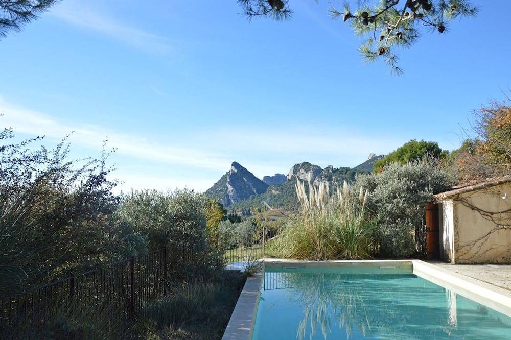 Vineyard Bastide + Piscine, Dentelles de Montmirail in Lafare, Vaucluse