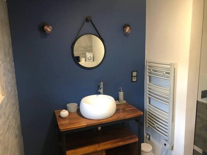 Gîte pour 2 personnes, avec Jardin et Piscine à Izon - 4