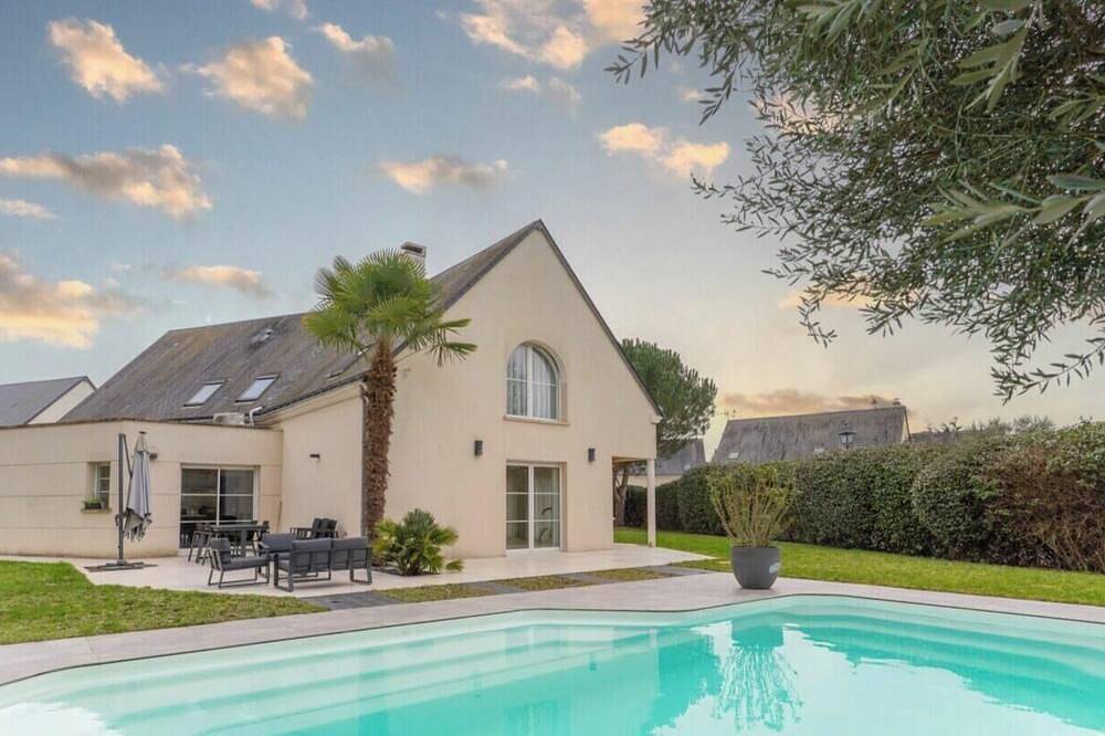 Villa avec piscine et jacuzzi au pieds des châteaux de La Loire in Saint-Cyr-sur-Loire, Région de Tours