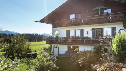 Bauernhof für 5 Personen, mit Terrasse und Seeblick sowie Garten in Oberbayern