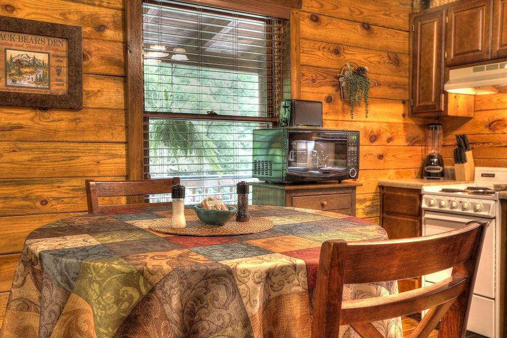 Gemütliche Hütte nur wenige Minuten von Pigeon Forge! in Sevierville, Sevier County