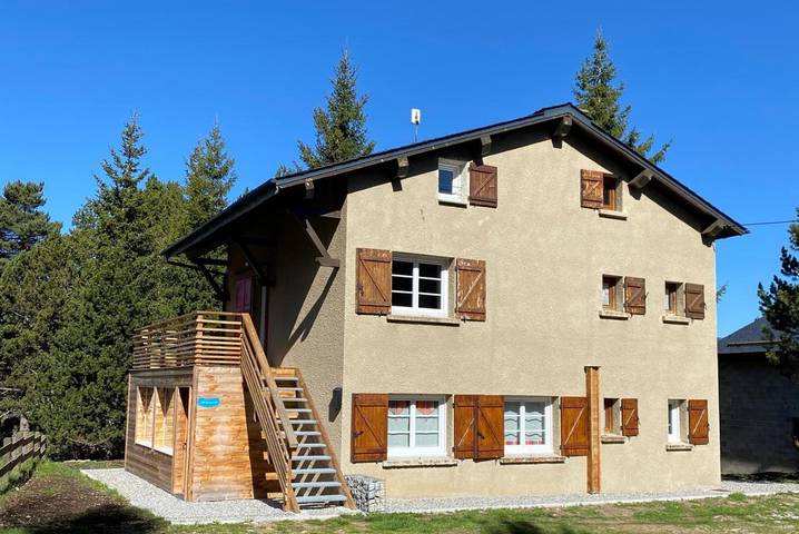 Chalet pour 9 personnes, avec terrasse ainsi que vue et jardin, animaux acceptés à Matemale - 2