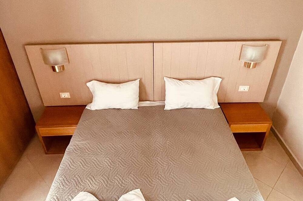Nord Star Villa - 5meters to beach. Sleeps 7. in Platanias, Chania und Umgebung
