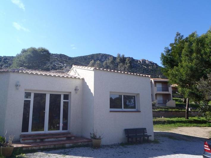 Appart’hôtel pour 4 personnes, avec Balcon ainsi que Terrasse et Jardin à Algajola