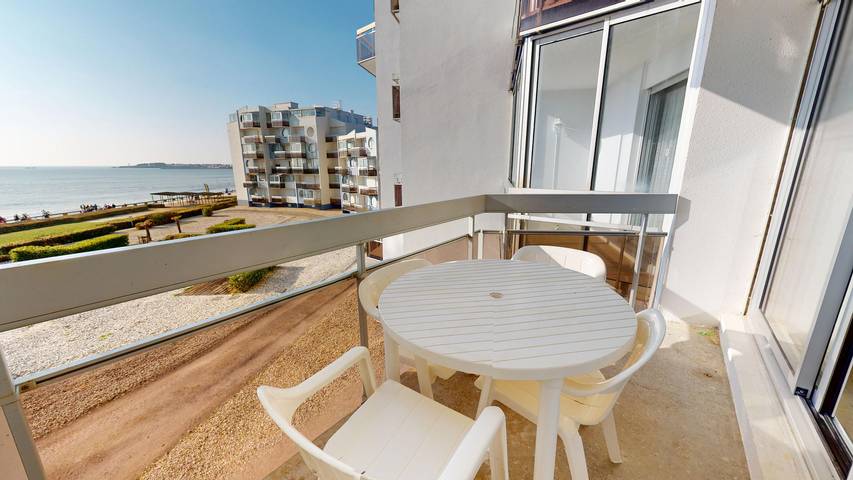 Appartement entier, Océanide - Vue mer panoramique à 50m de plage in Saint-Gilles-Croix-de-Vie, Vallée de la Loire