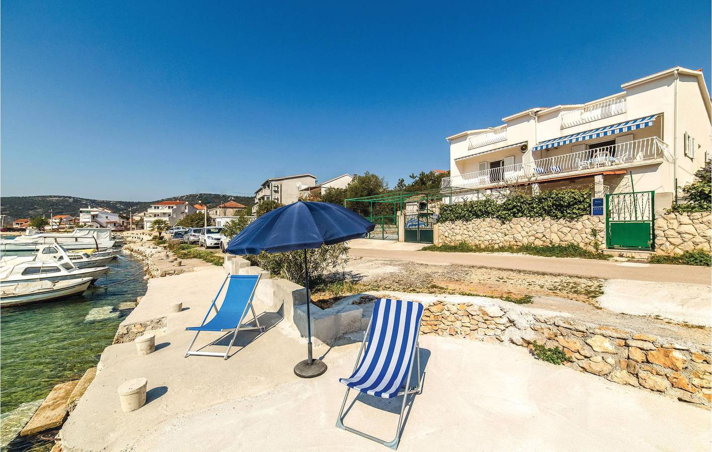 Cały apartament wypoczynkowy, Apartament wakacyjny dla 4 osób z taras in Vinisce, Żupania splicko-dalmatyńska