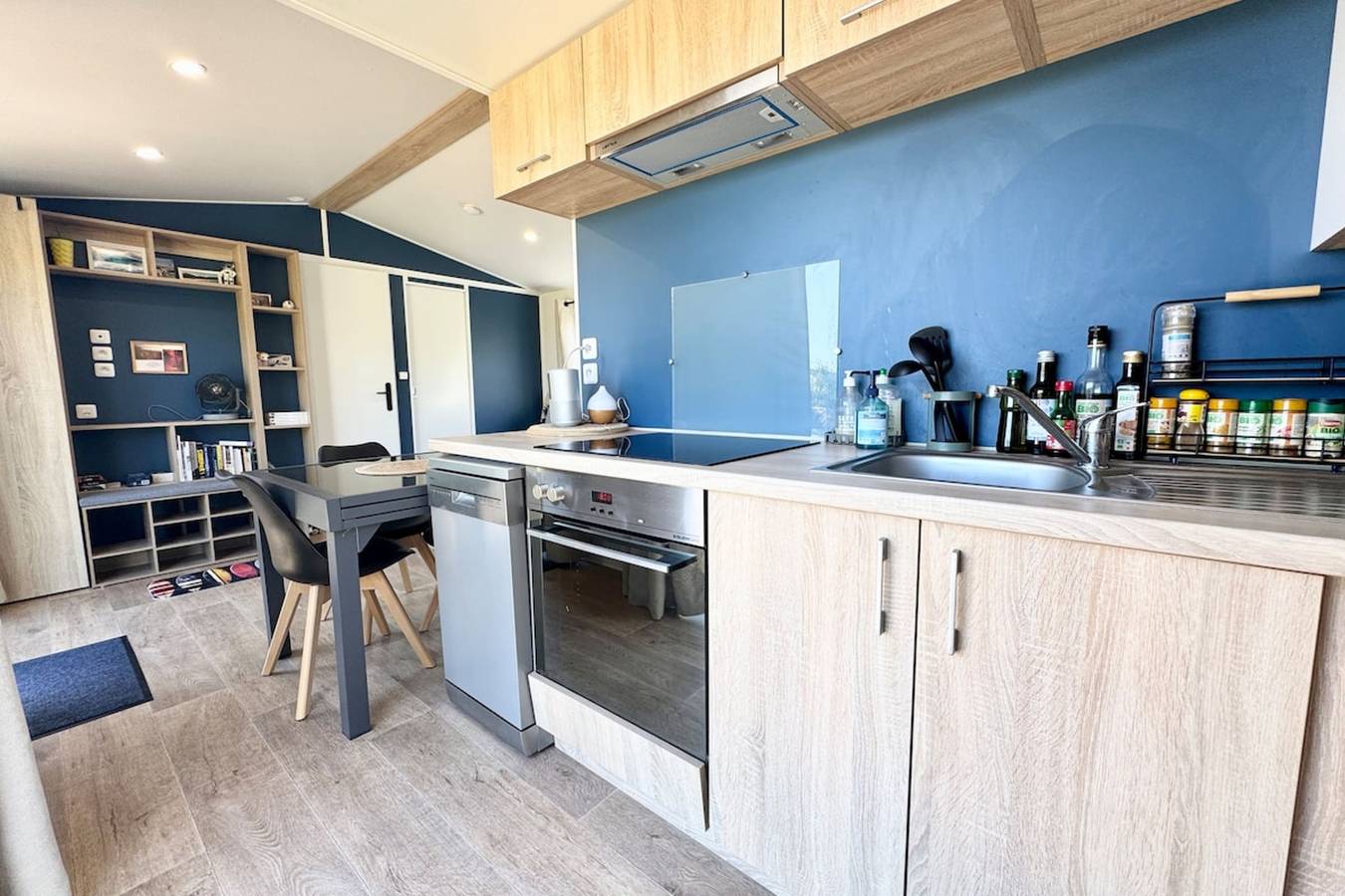 Bungalow & caravane vintage, proche plages in Plage de Port Fontaine-Lomener, Ploemeur