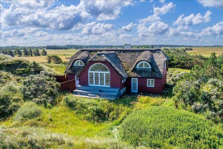 Ferieudlejning for 8 personer, med Jacuzzi og Terrasse samt Sauna i Rødhus