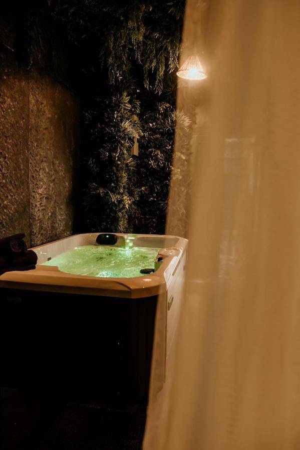 Gîte pour 2 personnes, avec jacuzzi dans Office De Tourisme De Toulon - 3