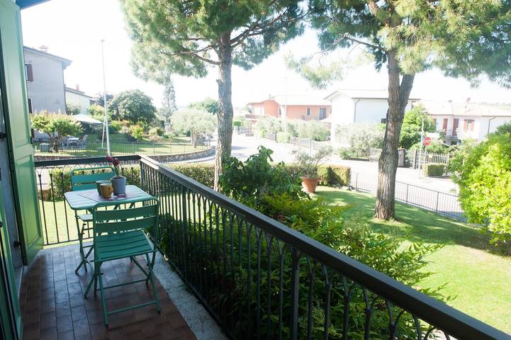 Appartamento intero, Appartamento 'Casa Di Olly' con giardino privato, Wi-Fi e aria condizionata in Sona, Prealpi Gardesane