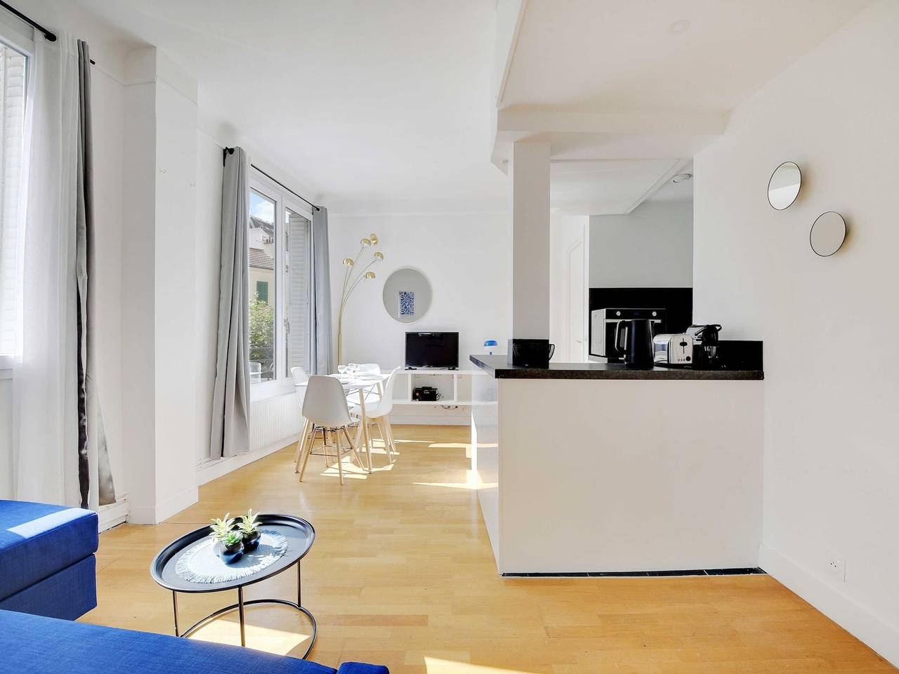 Ganze Wohnung, Cozy Apartment 2Bdr/5P - in the Heart of Suresnes in Suresnes, Hauts-de-Seine