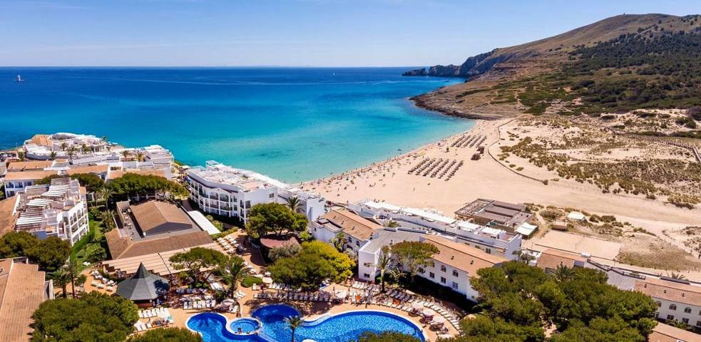 Location de vacances pour 4 personnes, avec Balcon et Jacuzzi ainsi que Terrasse et Jardin à Cala Mesquida